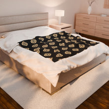 Load image into Gallery viewer, Show Barrow Aztec Velveteen Plush Blanket, Show Livestock, Barrow, Black 50x60

